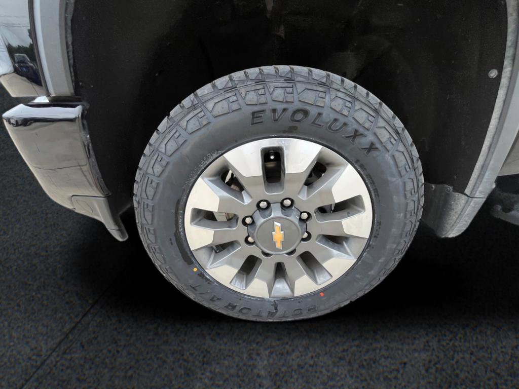 Used 2022 Chevrolet Silverado 2500 Custom w/ Custom Value Package image 10