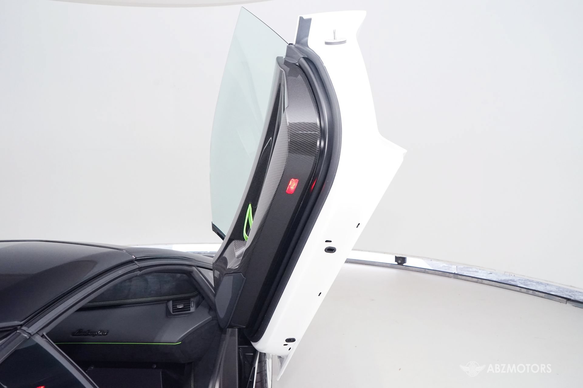 Used 2021 Lamborghini Aventador SVJ AWD/4WD image 18