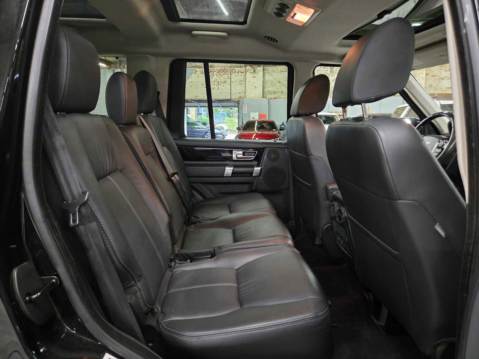 Used 2016 Land Rover LR4 HSE LUX AWD/4WD image 12