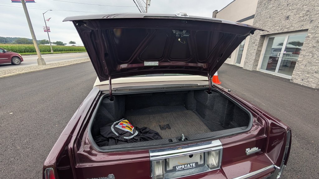 Used 1992 Cadillac Fleetwood Coupe FWD image 23