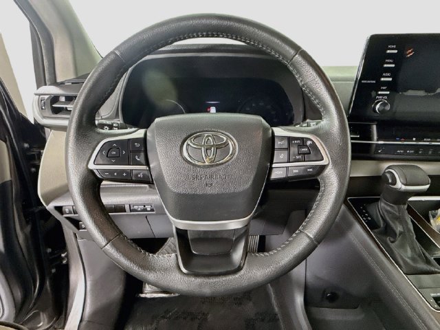 Certified 2024 Toyota Sienna XLE FWD image 13