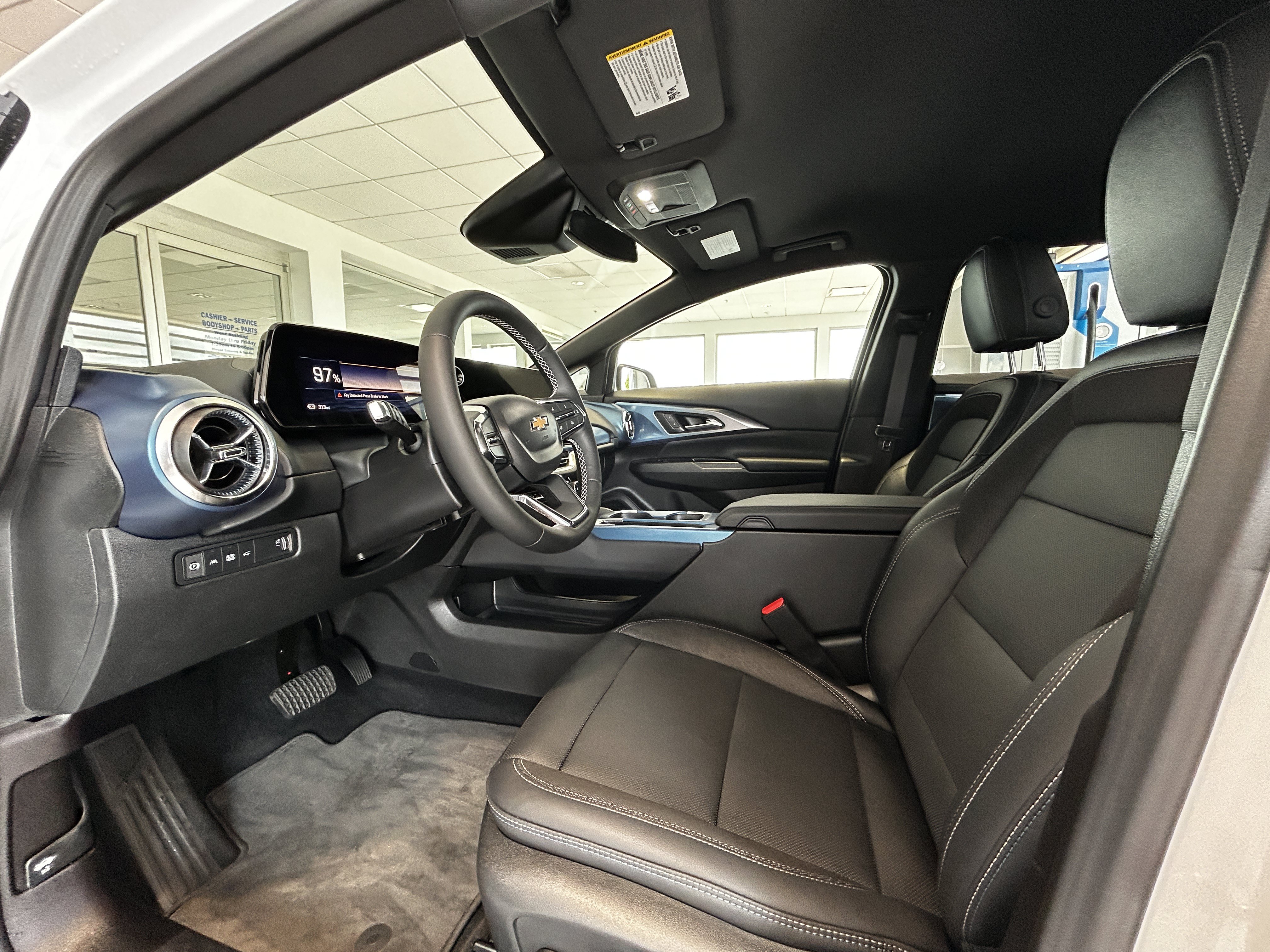 Used 2025 Chevrolet Equinox EV LT w/ Convenience Package FWD image 2