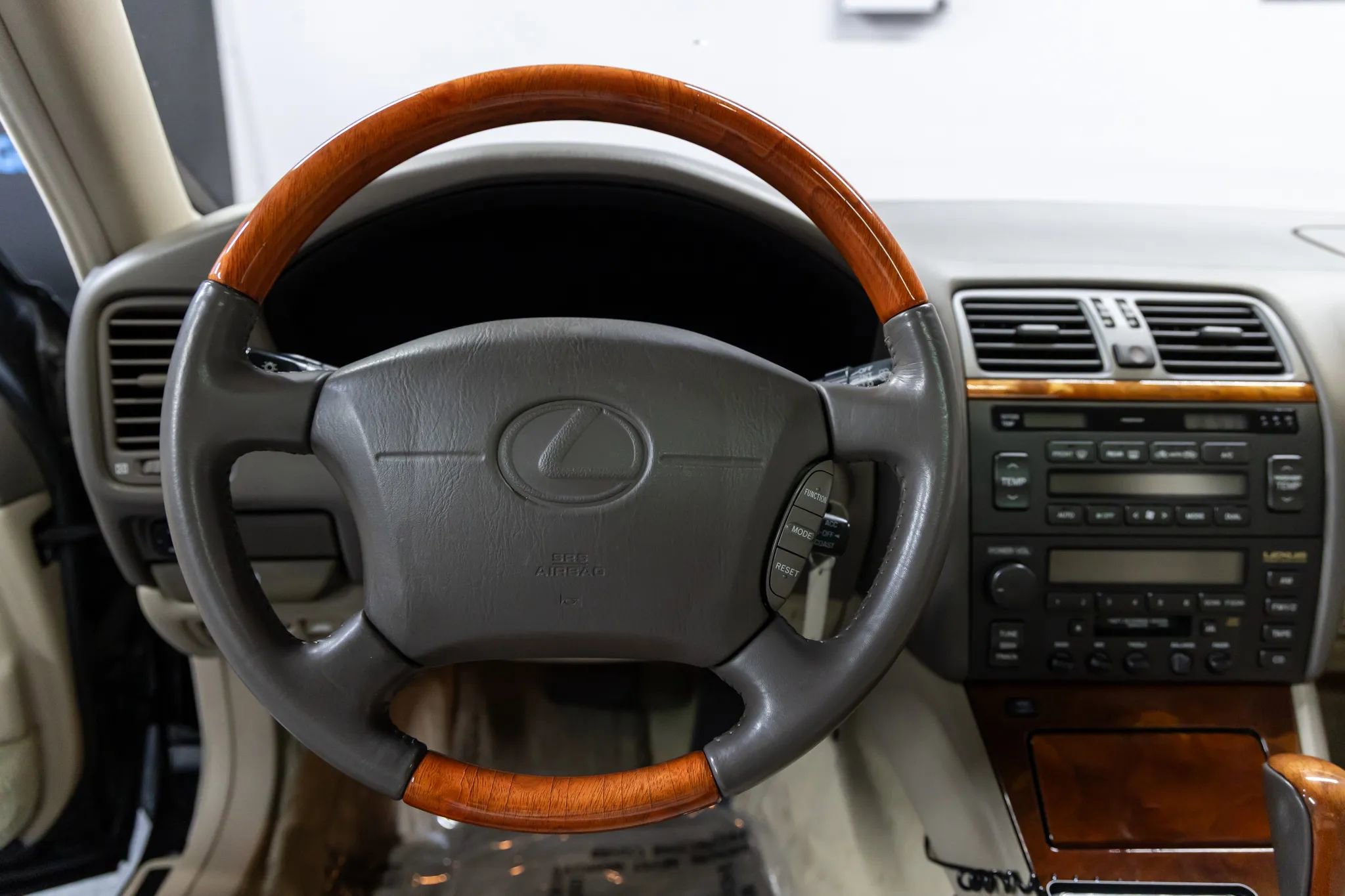 Used 1999 Lexus LS 400 image 22