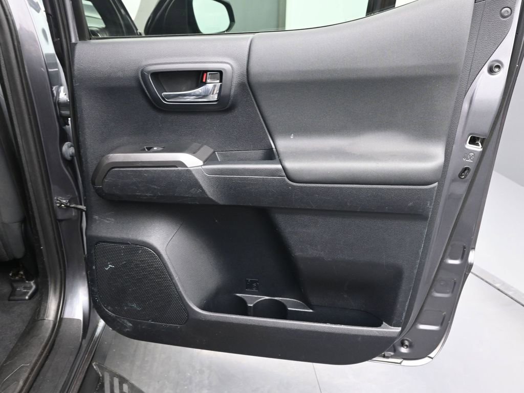 Used 2021 Toyota Tacoma TRD Off-Road image 9