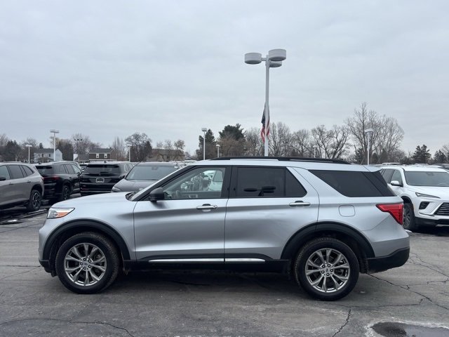 Used 2022 Ford Explorer XLT w/ Equipment Group 202A image 8