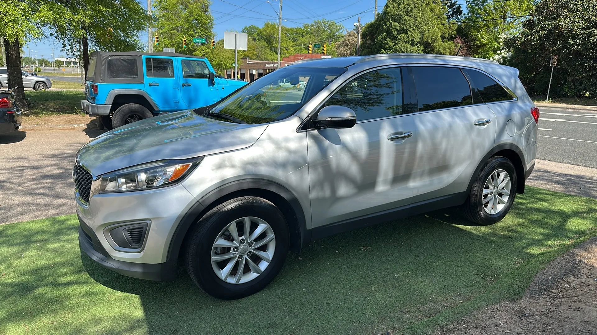 Used 2016 Kia Sorento LX image 4