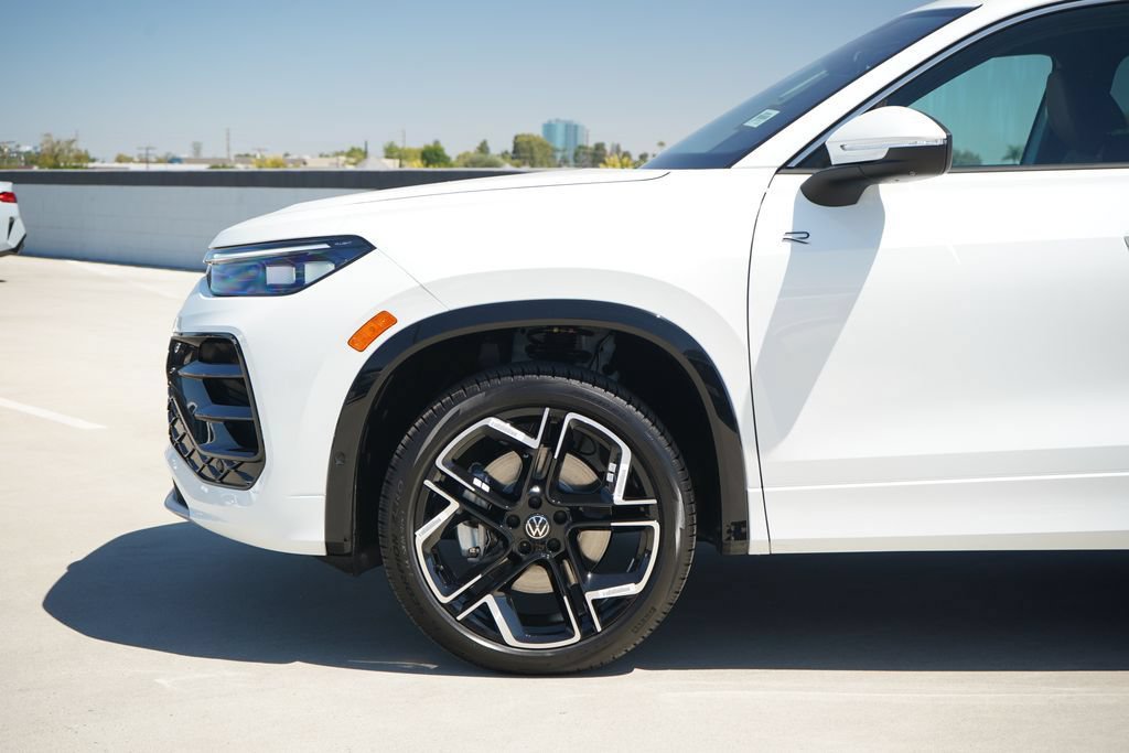 New 2026 Volkswagen Tiguan SEL R-Line AWD/4WD image 2