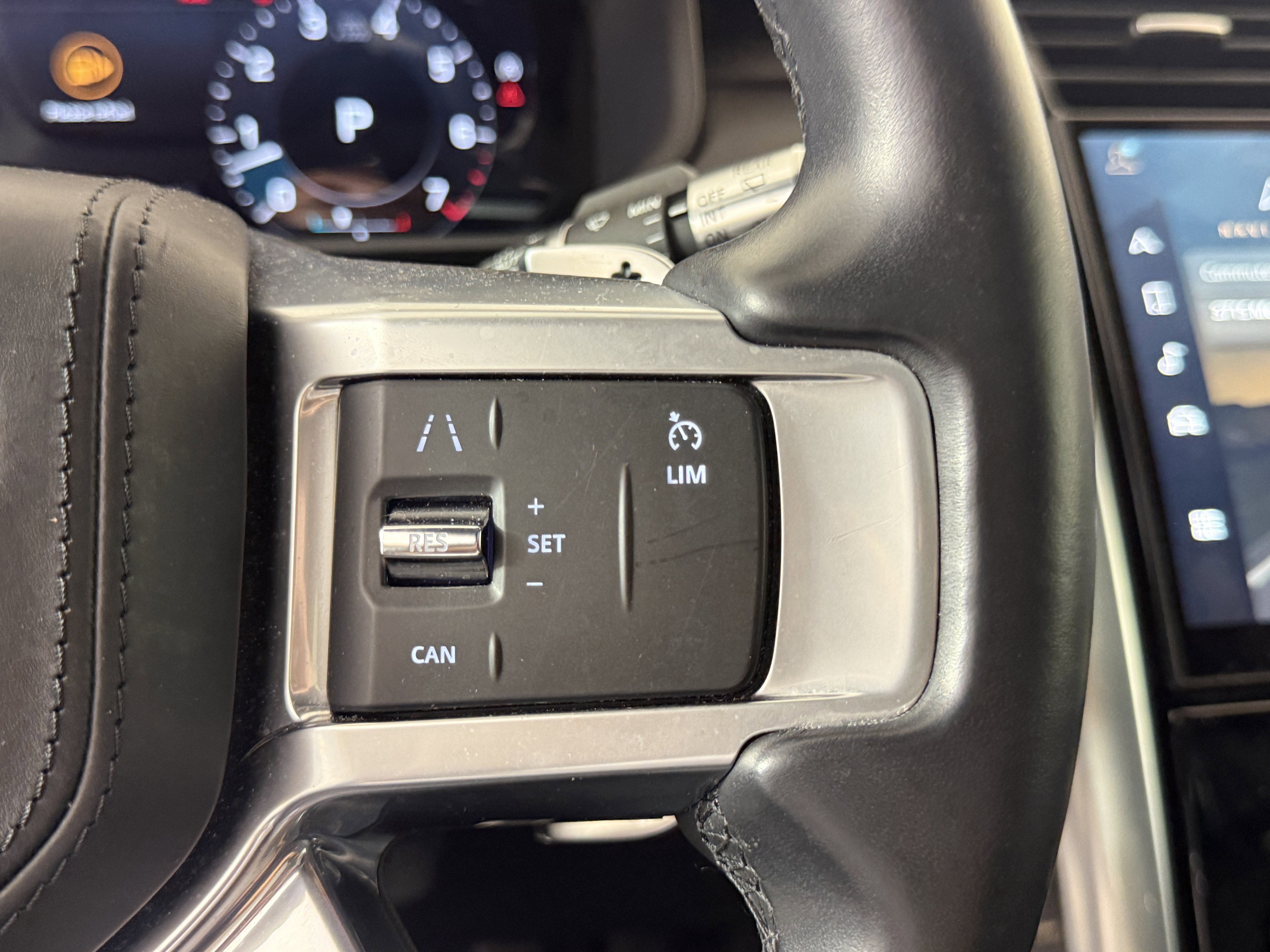 Used 2022 Land Rover Discovery S R-Dynamic image 18