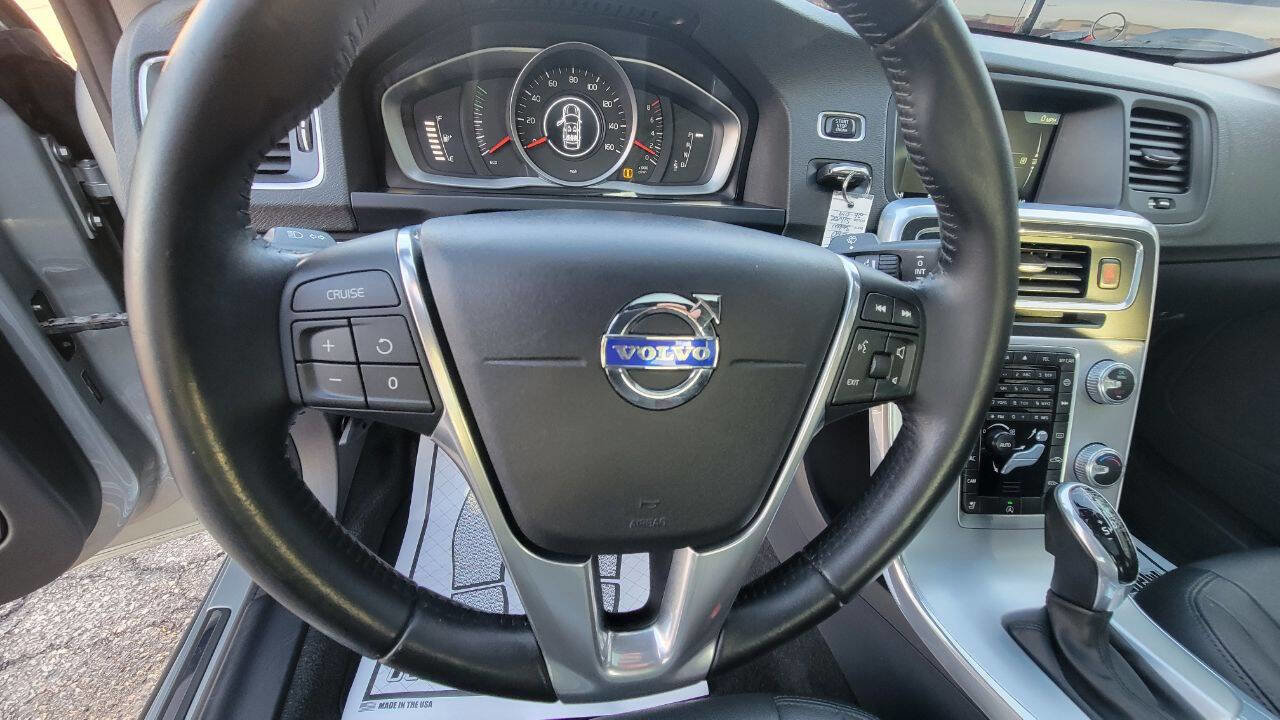 Used 2017 Volvo S60 T5 Dynamic image 14