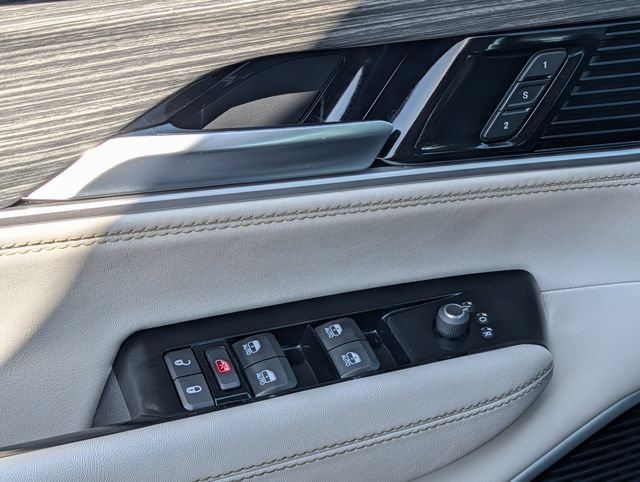 Used 2024 Jeep Wagoneer L Series III AWD/4WD image 20