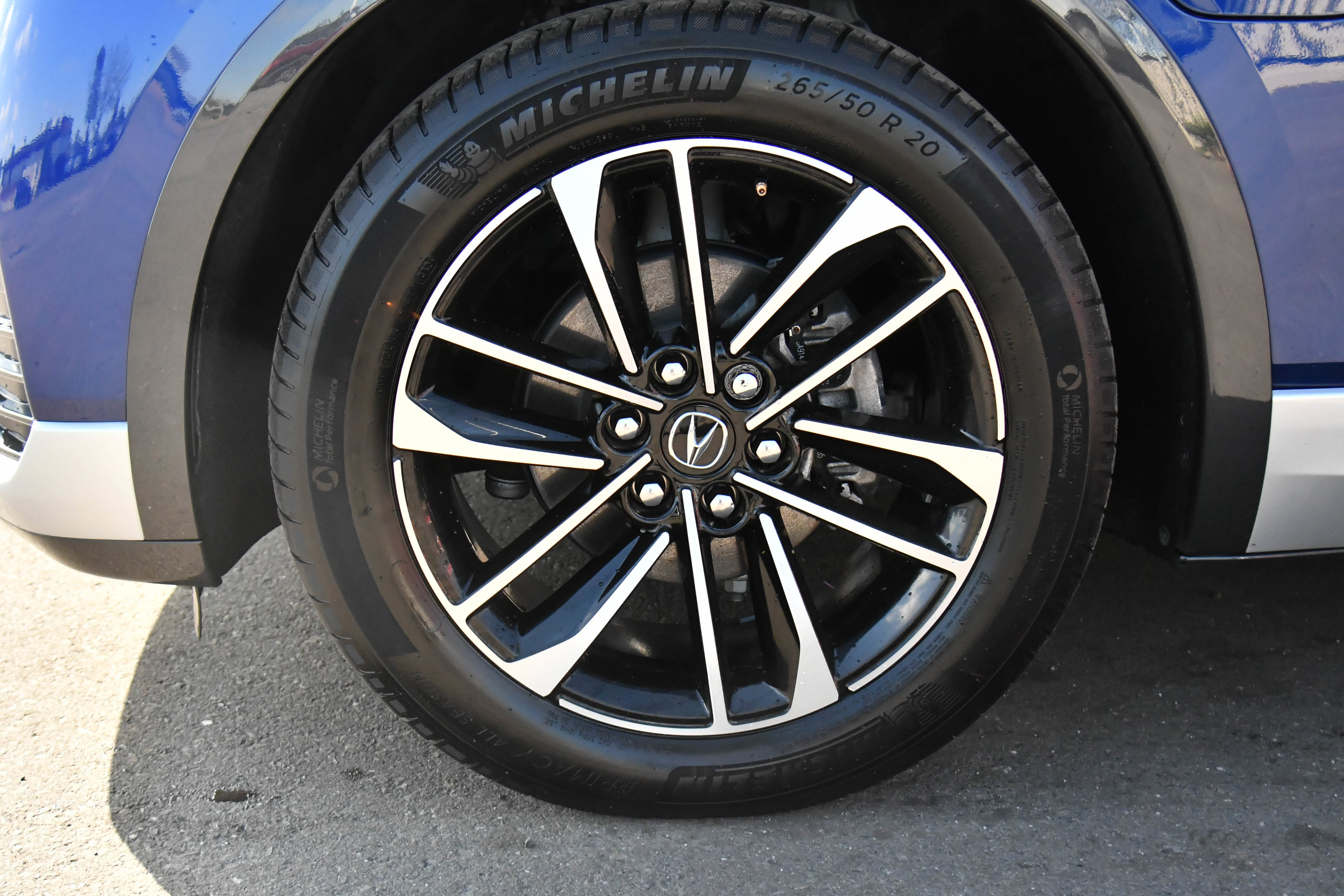 Used 2024 Acura ZDX A-Spec image 12