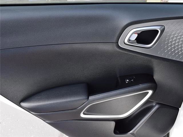 Used 2023 Kia Soul LX w/ LX Technology Package image 32