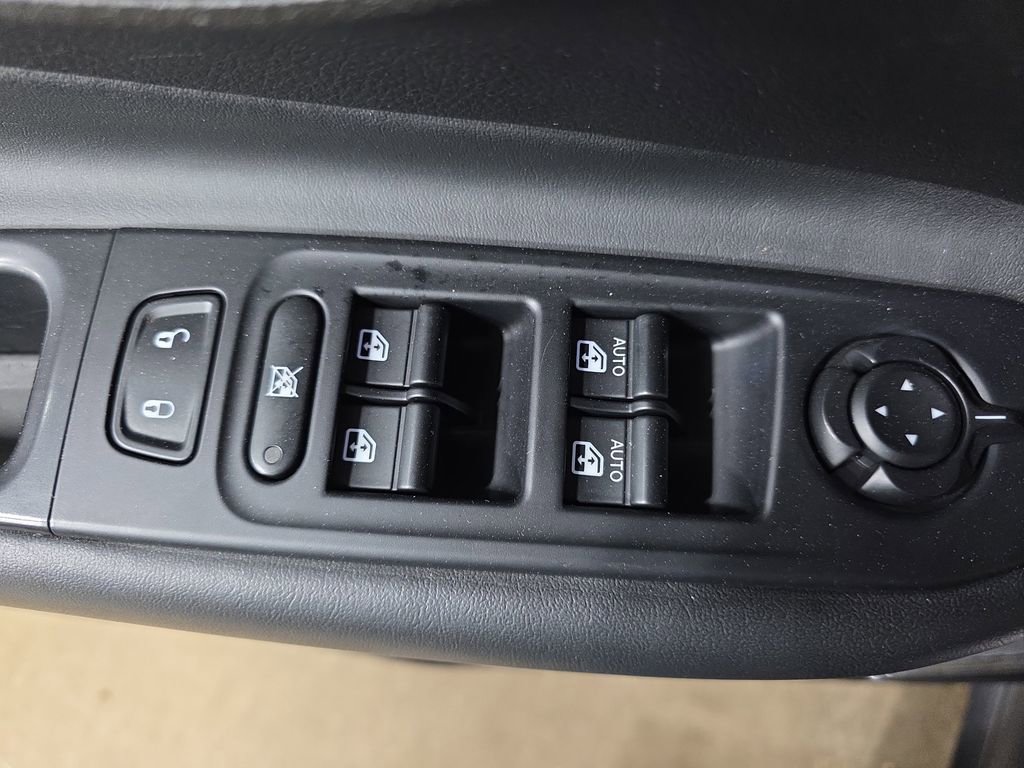 Used 2018 Jeep Renegade Altitude image 26