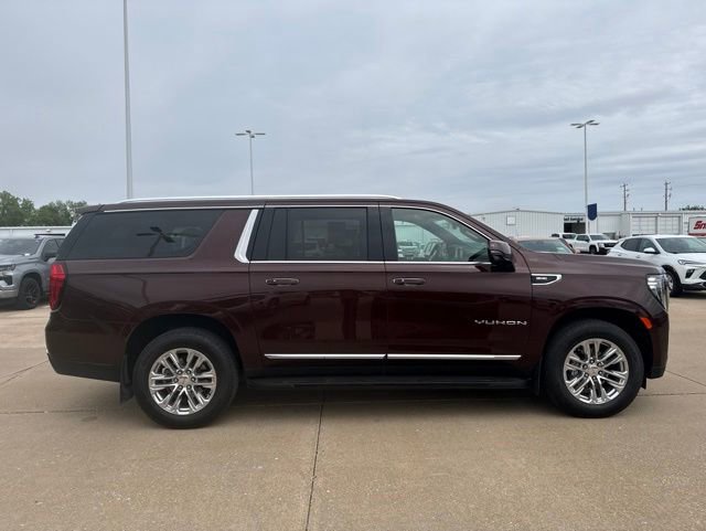 Used 2022 GMC Yukon XL SLT w/ SLT Premium Package AWD/4WD image 2