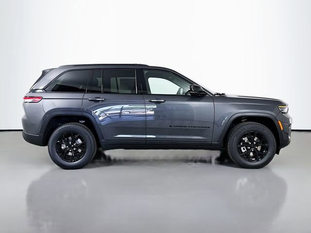 New 2025 Jeep Grand Cherokee Altitude image 8