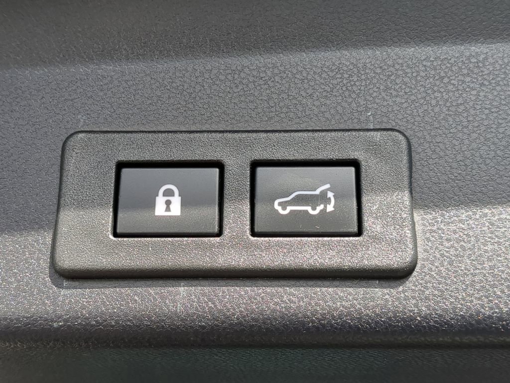 Used 2023 Subaru Ascent Limited image 10