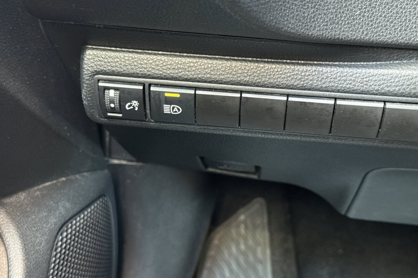 Used 2023 Toyota Corolla SE w/ Carpet Mat Package (TMS) FWD image 35