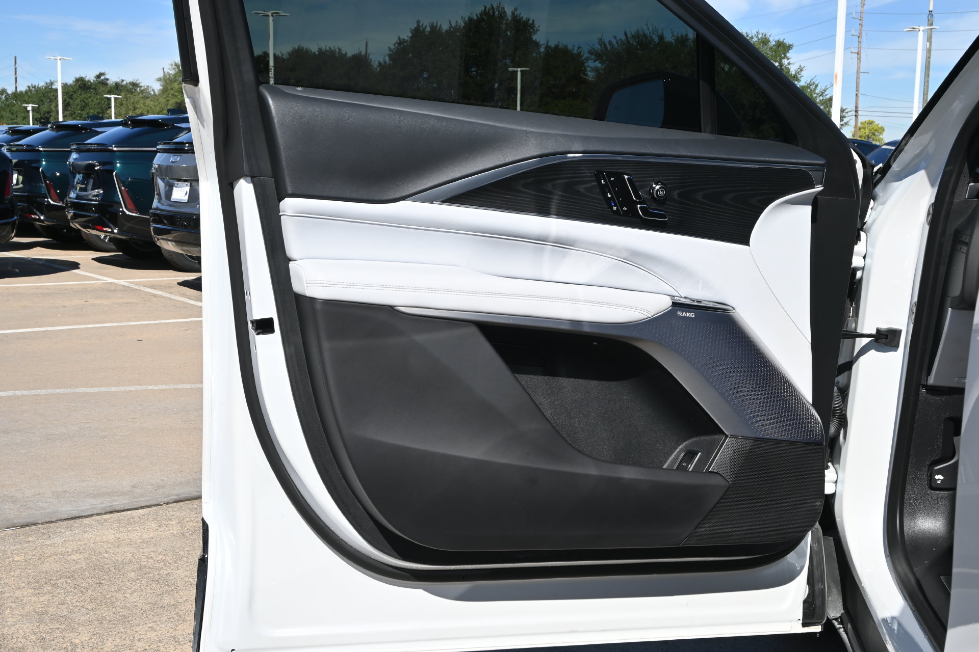 Certified 2025 Cadillac Lyriq Luxury w/ LPO, Floor Liner Package RWD image 18