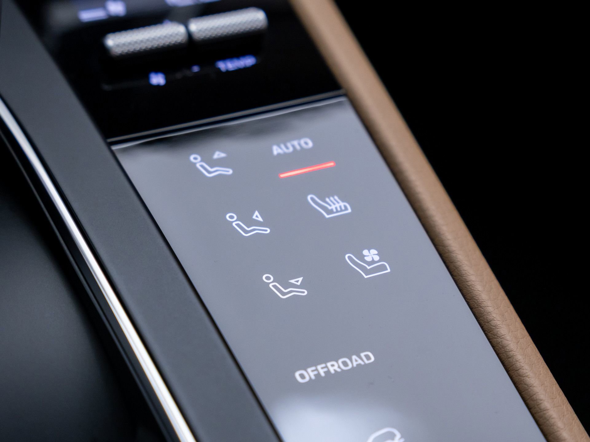 Certified 2025 Porsche Macan image 27