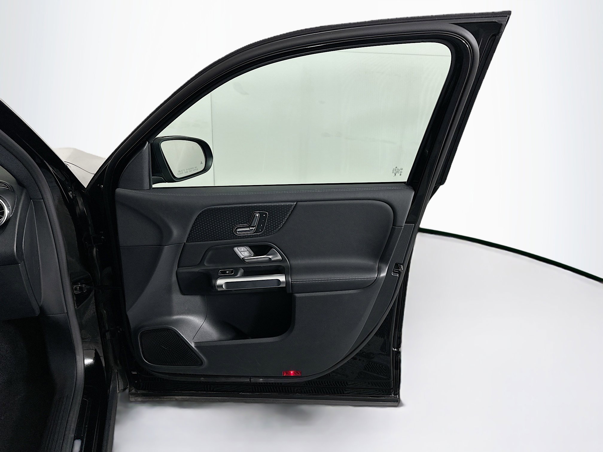 Used 2024 Mercedes-Benz EQB 250+ image 33