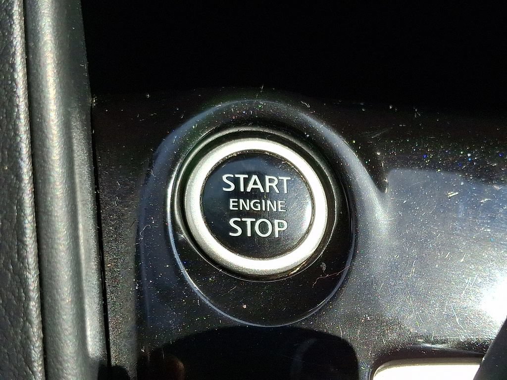 Used 2021 Nissan Versa SV FWD image 23