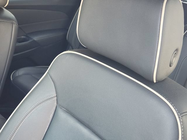 Used 2023 Chevrolet Traverse Premier FWD image 20