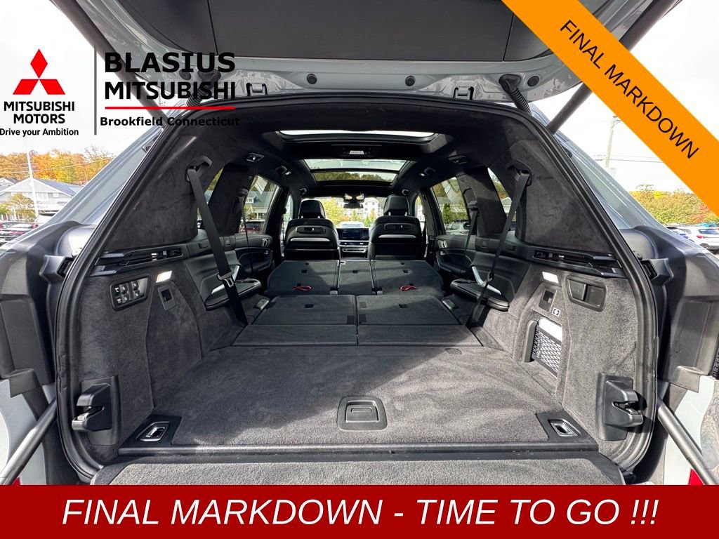 Used 2025 BMW X7 M60i w/ Climate Comfort Package image 32