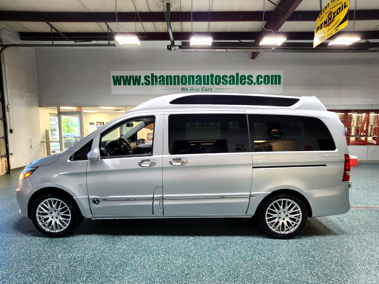Used 2018 Mercedes-Benz Metris Passenger image 11