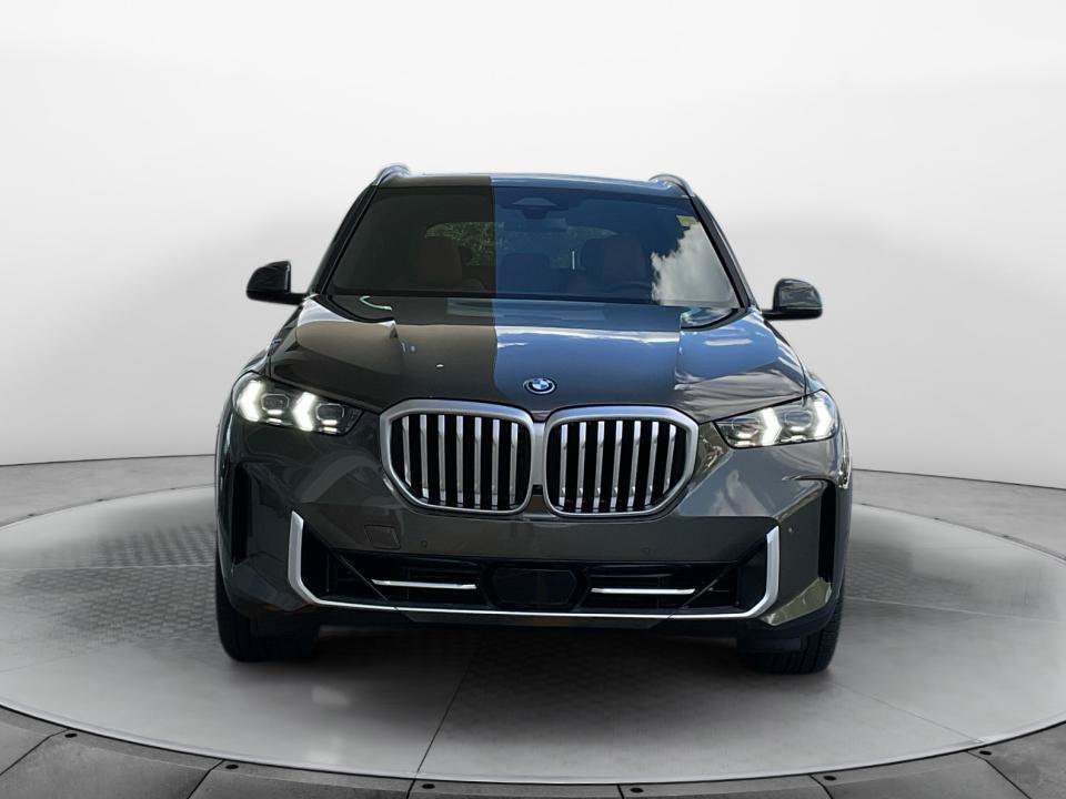 Used 2025 BMW X5 xDrive50e w/ Premium Package AWD/4WD image 2