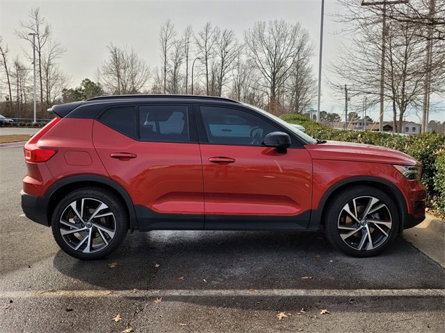 Used 2022 Volvo XC40 T5 R-Design w/ Advanced Package image 6