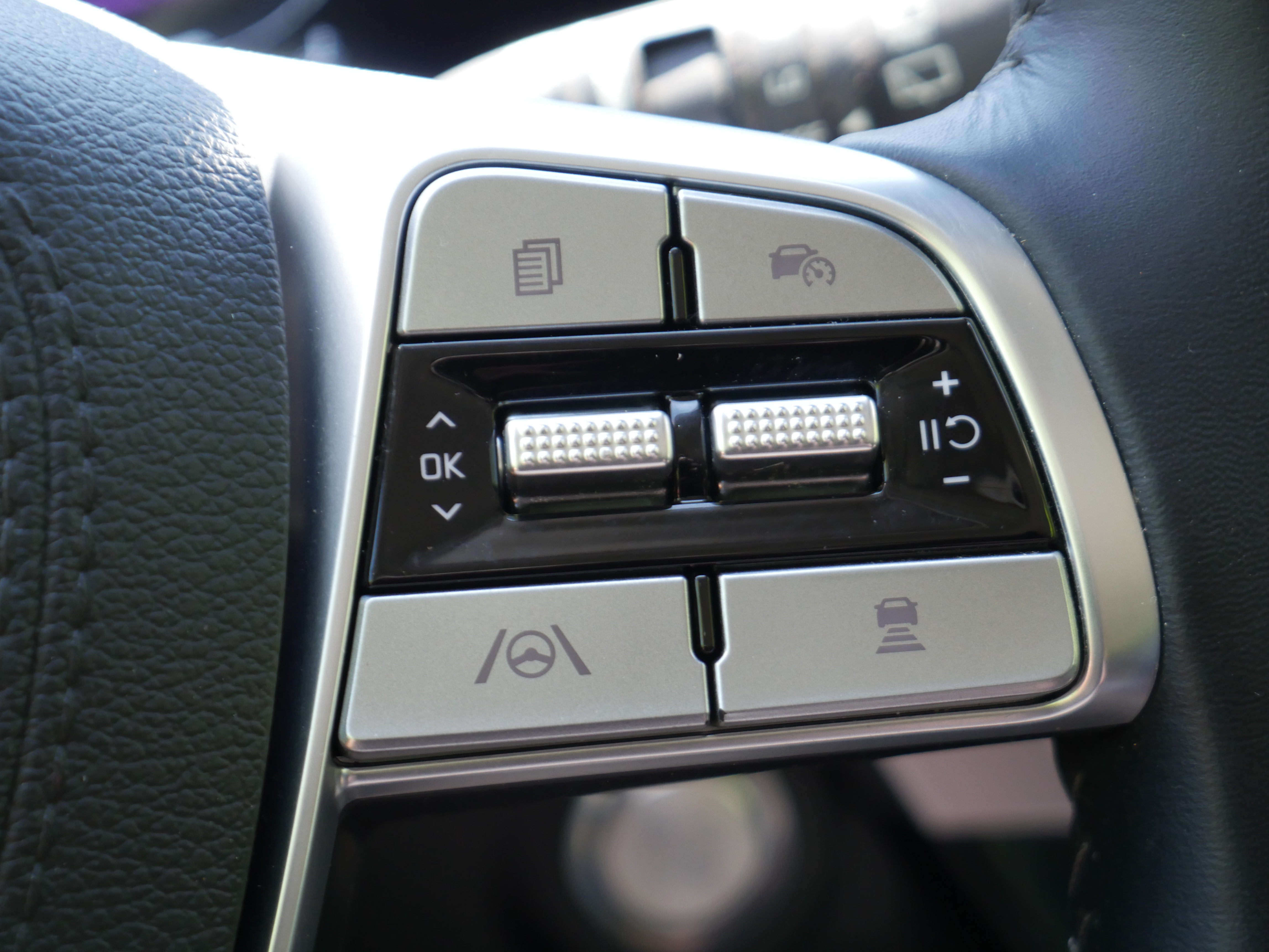 Certified 2025 Kia Telluride LX FWD image 28
