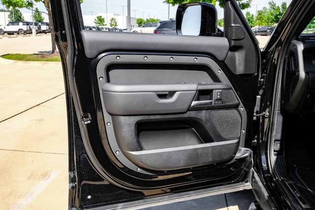 Used 2025 Land Rover Defender 130 V8 AWD/4WD image 62