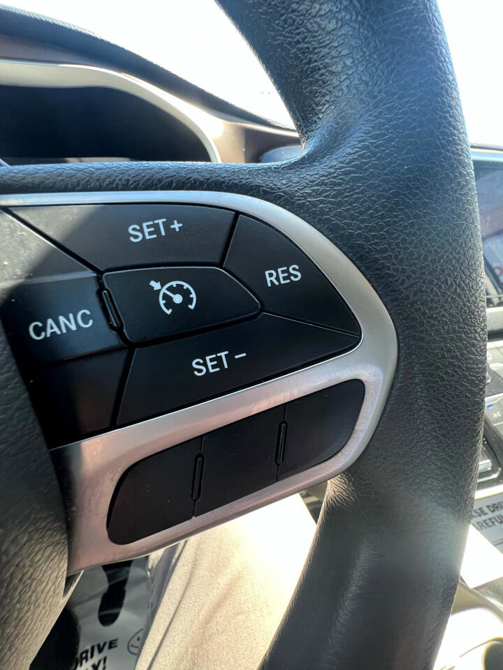 Used 2017 Chrysler Pacifica Touring w/ Tire & Wheel Group image 17