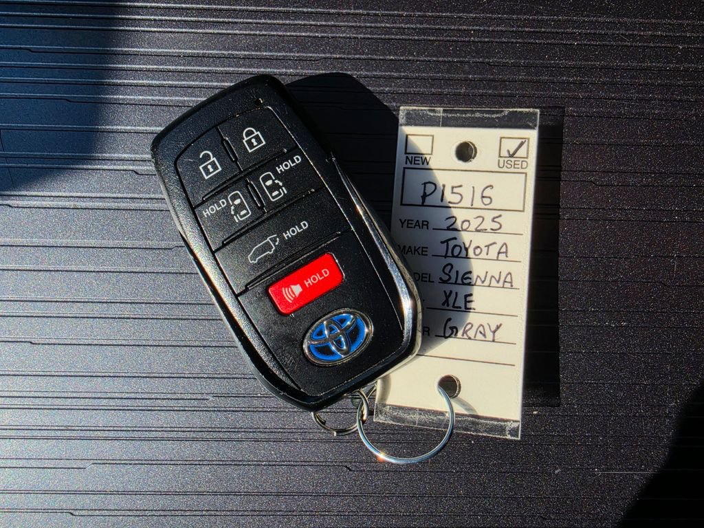 Used 2025 Toyota Sienna XLE FWD image 70