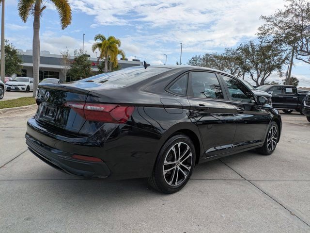 Used 2024 Volkswagen Jetta Sport image 4