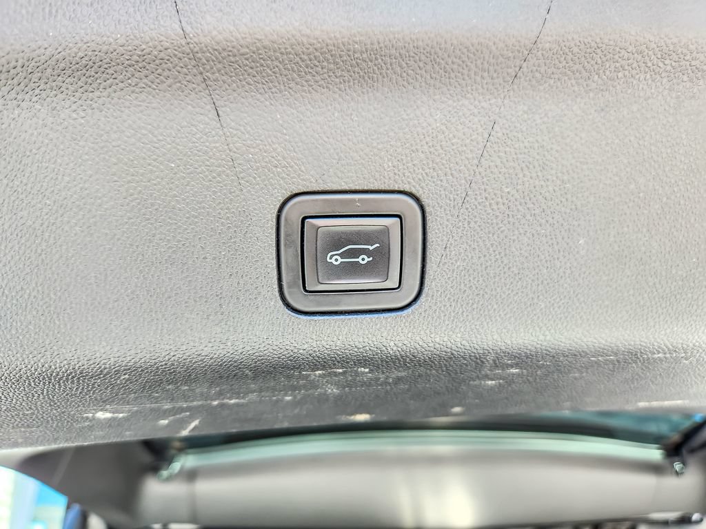Used 2023 GMC Yukon AT4 w/ Technology Package AWD/4WD image 22
