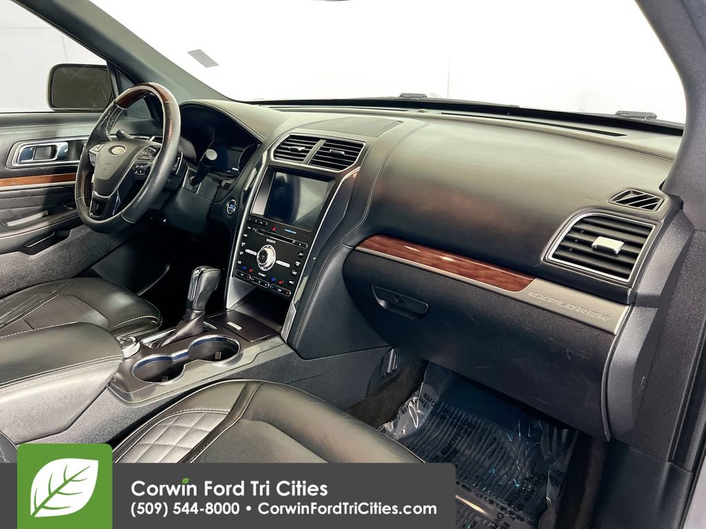 Used 2018 Ford Explorer Platinum AWD/4WD image 32