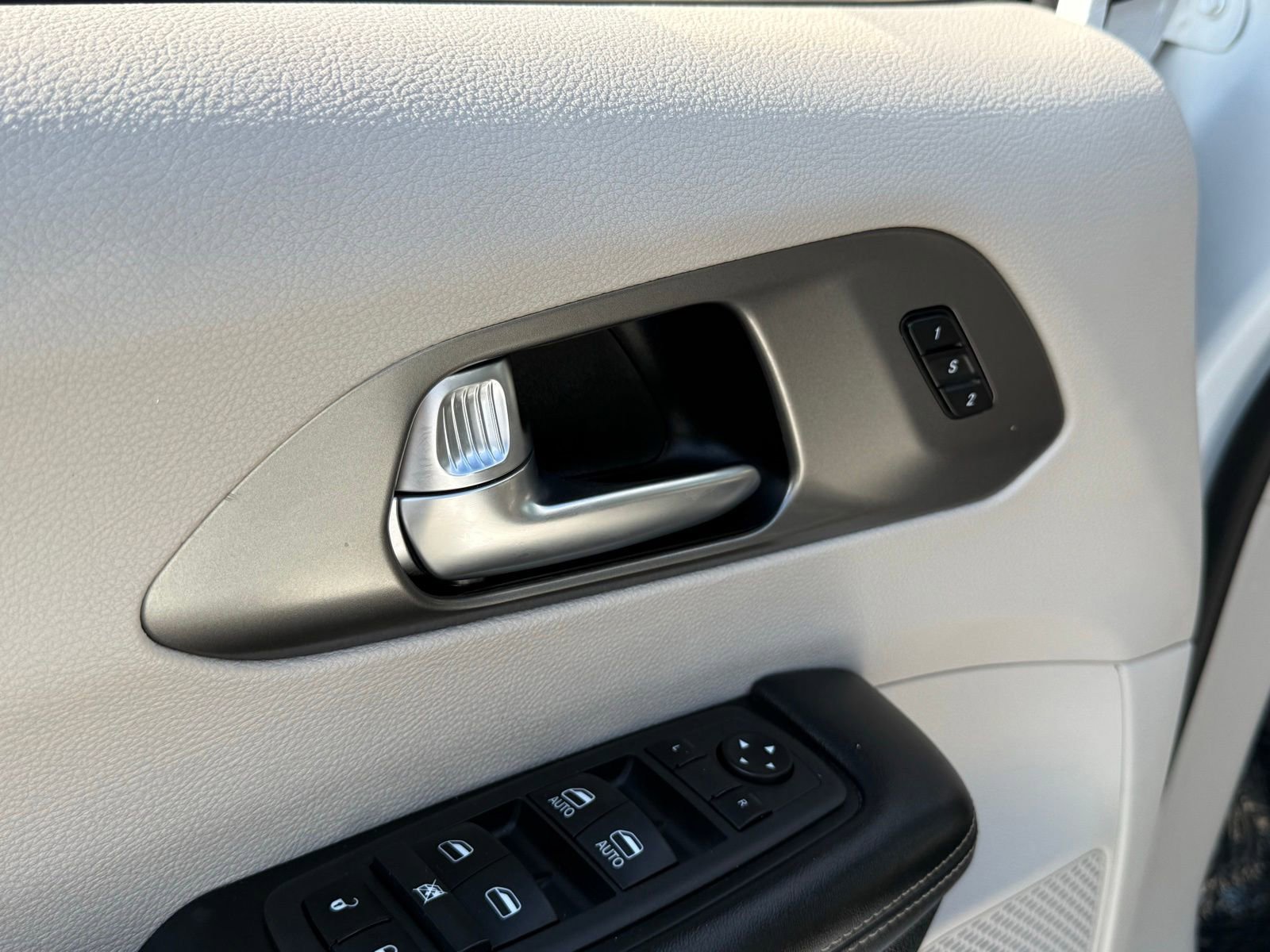 Used 2022 Chrysler Pacifica Touring-L FWD image 20