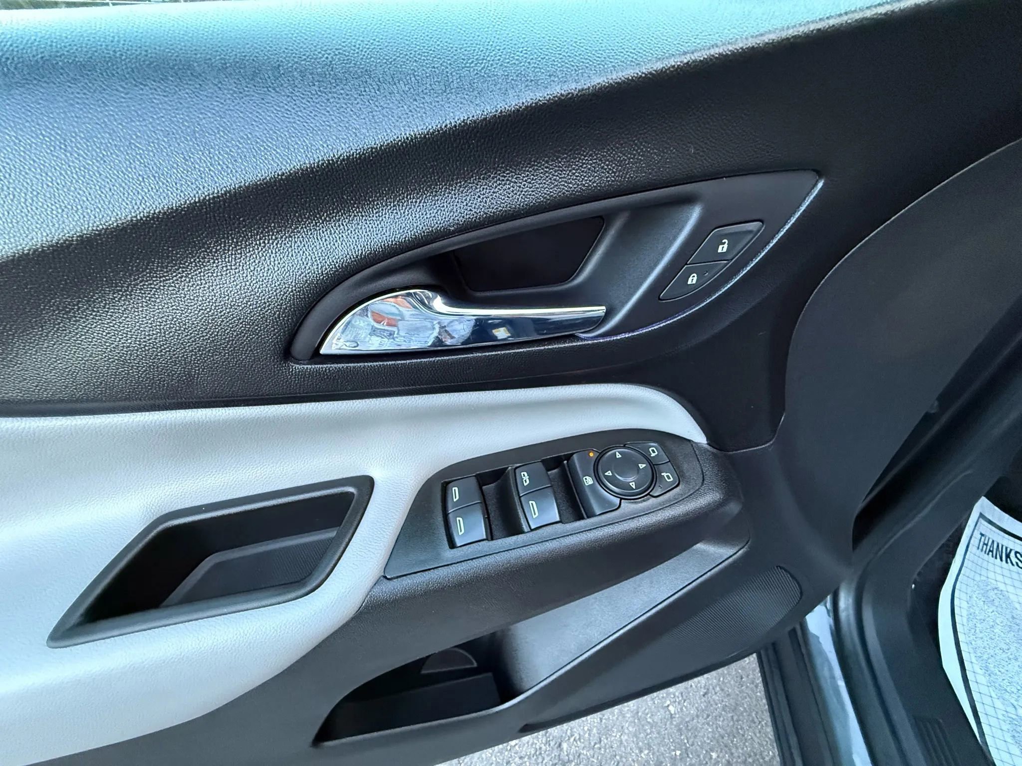 Used 2020 Chevrolet Equinox LS image 34