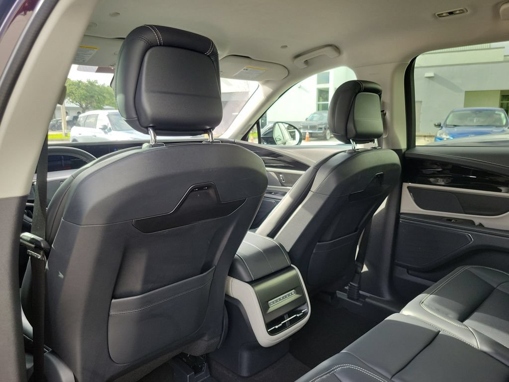 Certified 2024 Lincoln Nautilus Premier AWD/4WD image 9
