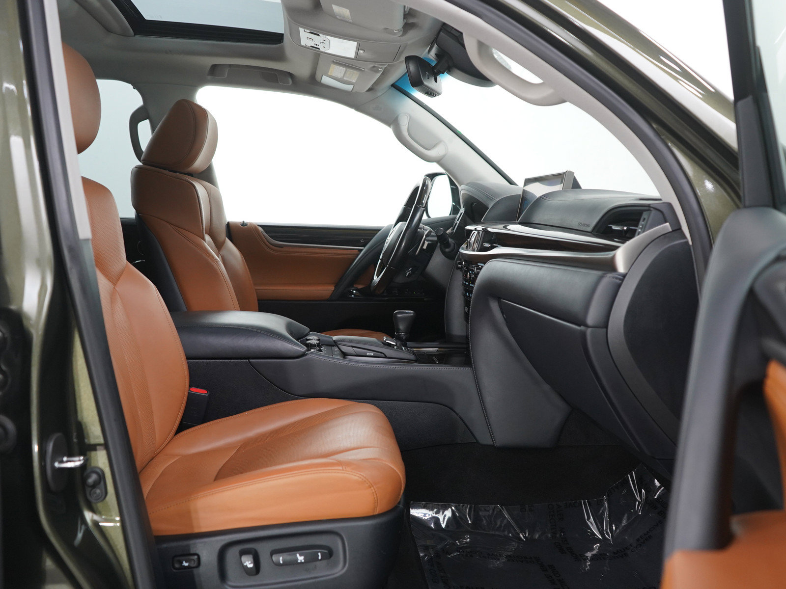 Used 2021 Lexus LX 570 4WD w/ Luxury Package image 11