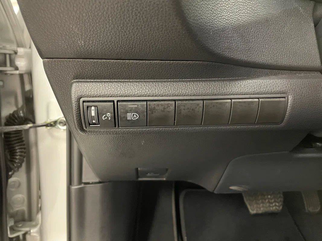 Used 2025 Toyota Corolla LE FWD image 19