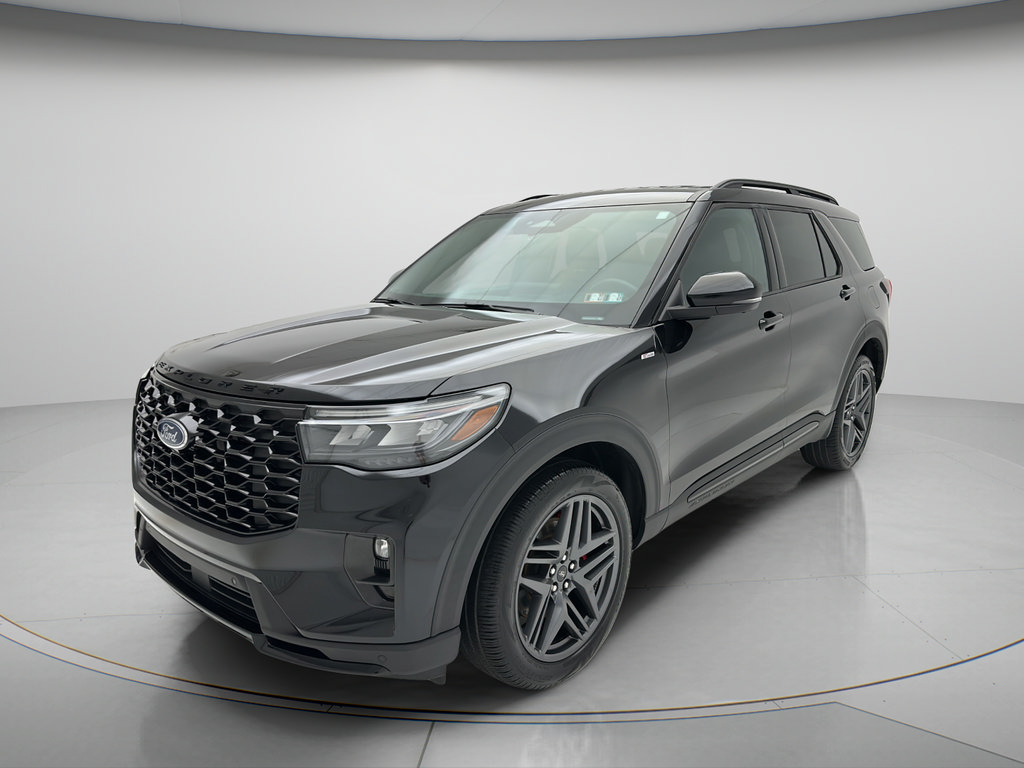 Used 2025 Ford Explorer ST-Line w/ ST-Line Street Pack AWD/4WD image 3