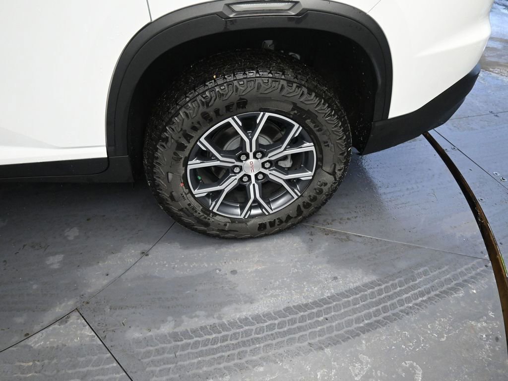 Used 2026 GMC Acadia AT4 image 19