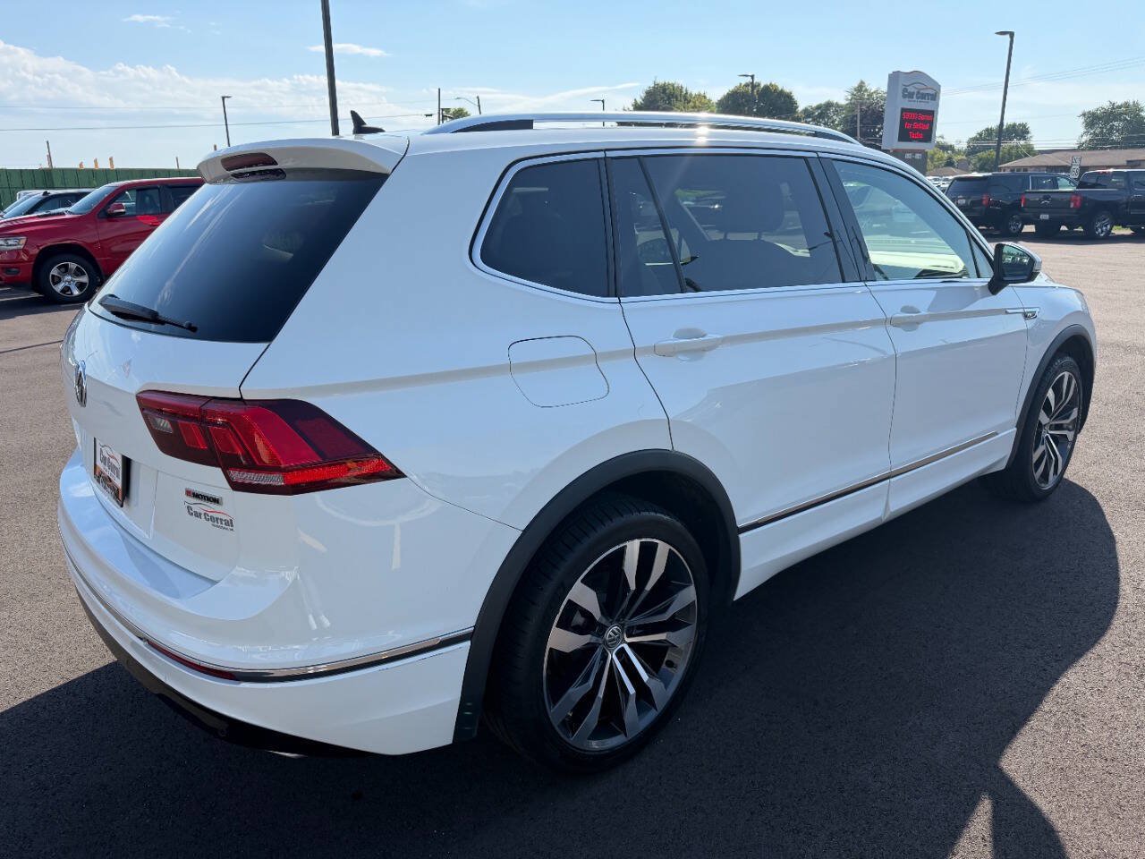 Used 2019 Volkswagen Tiguan SEL Premium R-Line AWD/4WD image 5