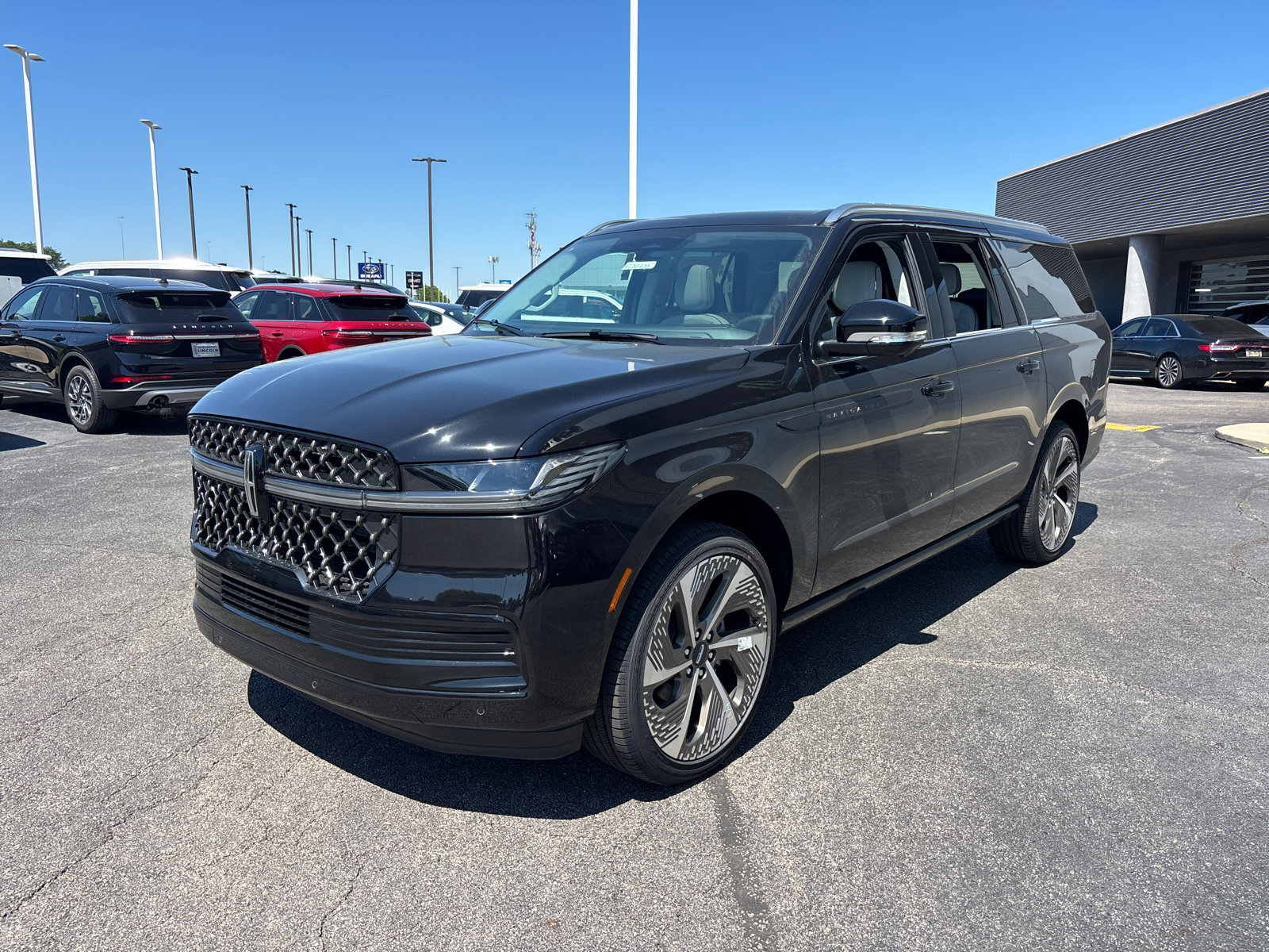 New 2026 Lincoln Navigator L Black Label AWD/4WD image 3