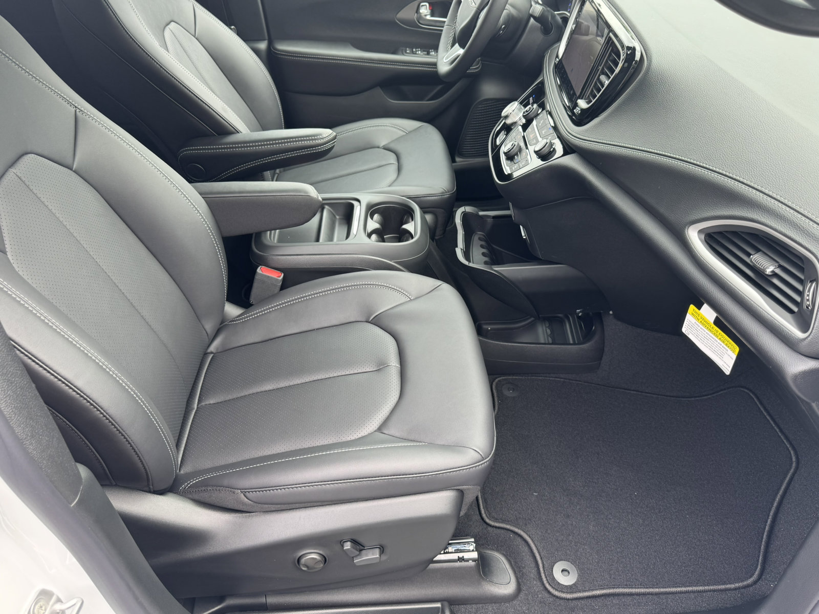New 2027 Chrysler Pacifica Select FWD image 15