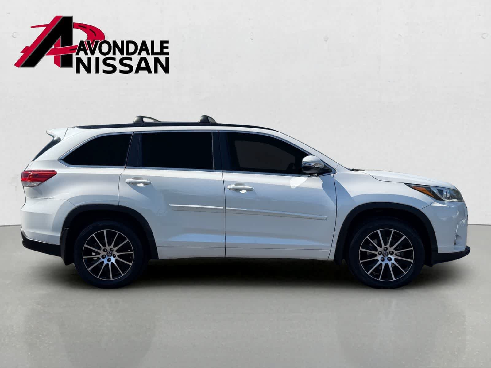 Used 2018 Toyota Highlander SE w/ Carpet Mat Package (TMS) AWD/4WD image 7