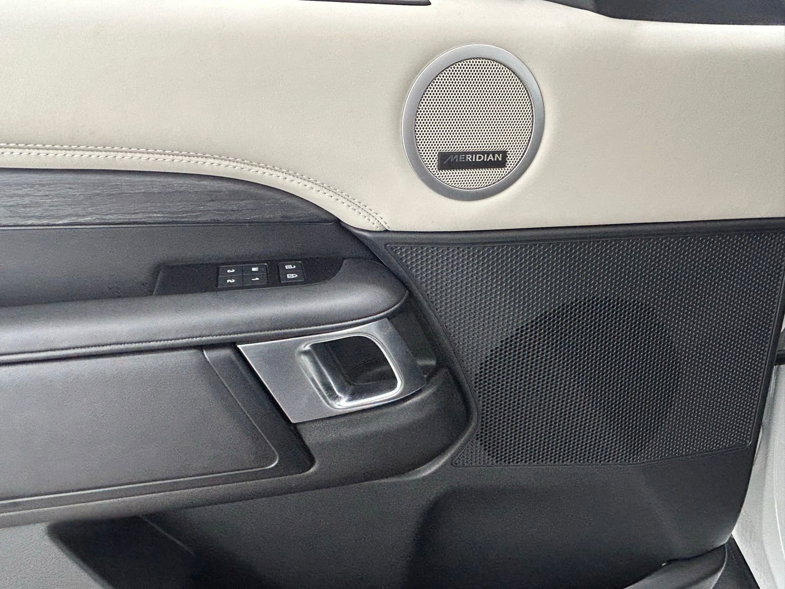 Used 2023 Land Rover Discovery HSE R-Dynamic image 25