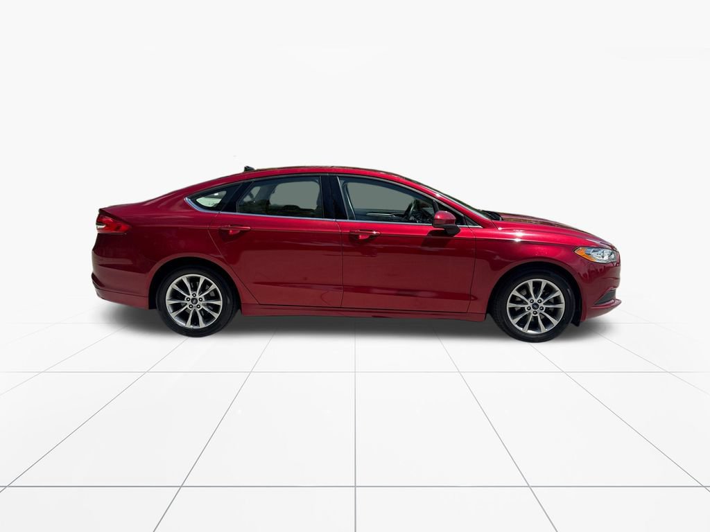Used 2017 Ford Fusion SE w/ Fusion SE Technology Package FWD image 9